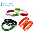 Cadeau promotionnel du fabricant pas de minimum en creux bracelet en caoutchouc de silicone écologique double face bracelet en silicone personnalisé